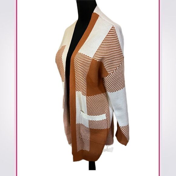 NWOT. Women’s Long Sleeve Plaid Knit Cardigan Size Large - Picture 2 of 7
